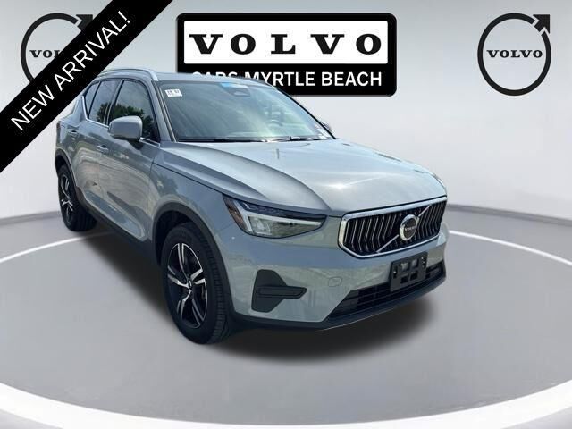 2025 Volvo XC40 B5 Core Bright Theme — photo 1 of 26