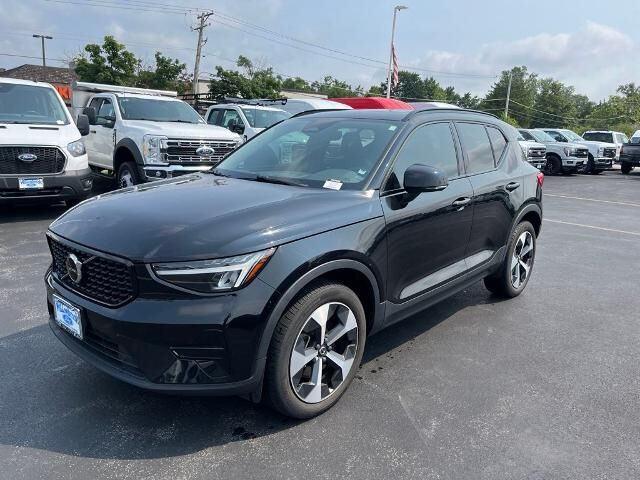 2024 Volvo XC40 B5 Core Bright Theme
