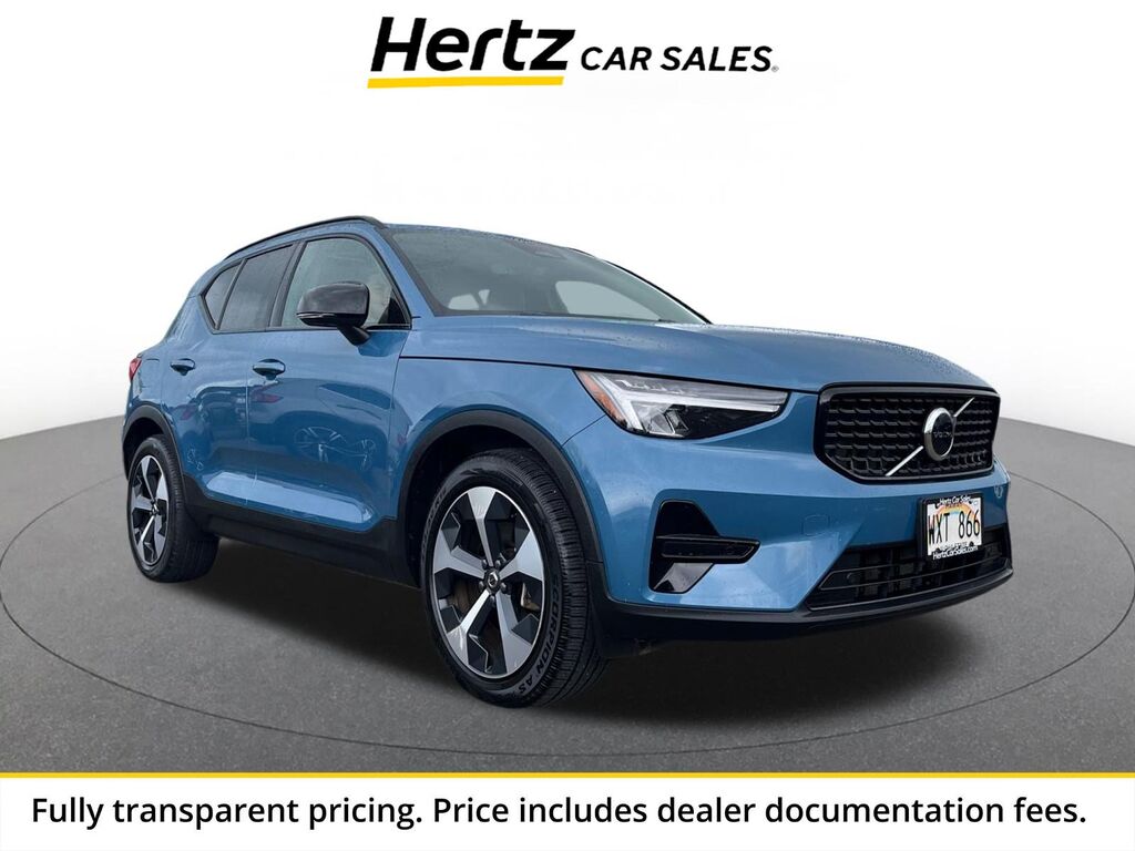 2024 Volvo XC40 CORE — photo 1 of 13