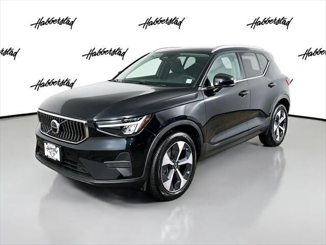 2024 Volvo XC40 B5 Core Bright Theme — photo 1 of 26