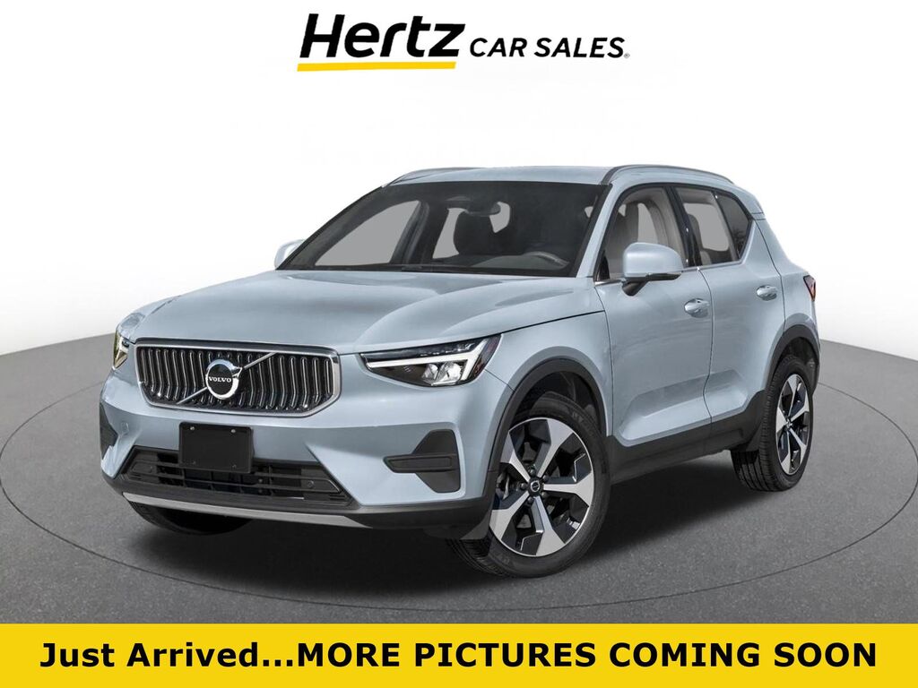 2024 Volvo XC40 CORE — photo 1 of 4