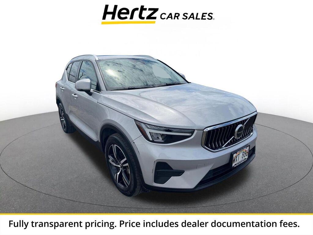 2024 Volvo XC40 CORE — photo 1 of 13