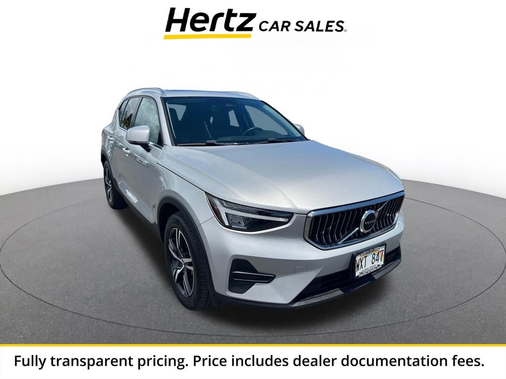 2024 Volvo XC40 CORE — photo 1 of 13