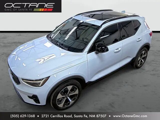 2024 Volvo XC40 B5 Plus Dark Theme