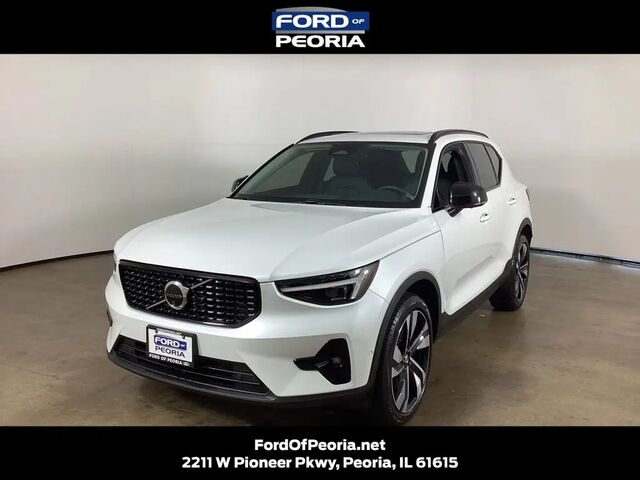 2024 Volvo XC40 B5 Plus Dark Theme