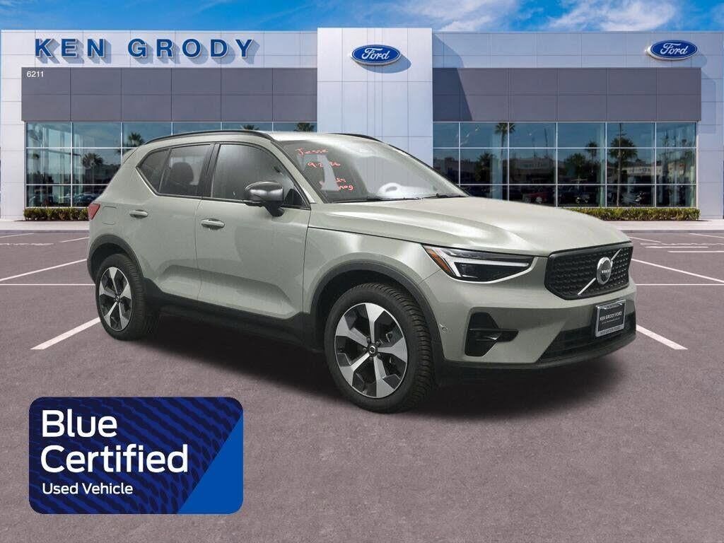 2023 Volvo XC40 B5 Ultimate Dark Theme — photo 1 of 1