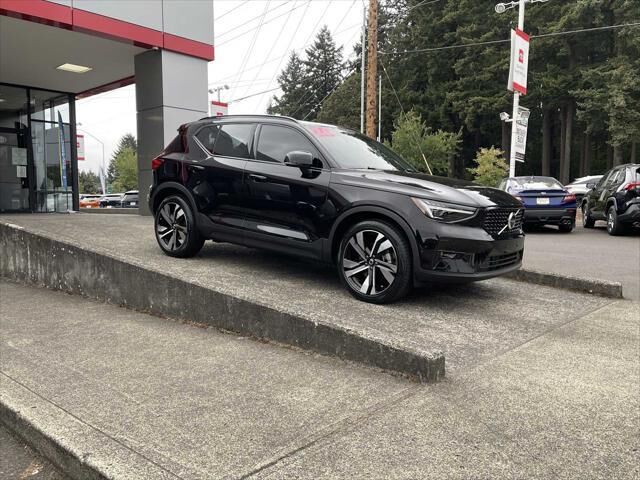 2026 Volvo XC40 B5 Ultra