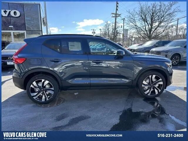 2026 Volvo XC40 B5 Ultra — photo 1 of 12