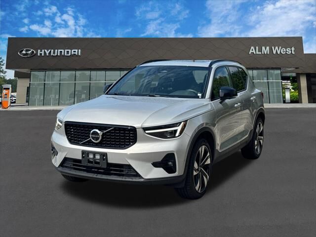 2024 Volvo XC40 B5 Ultimate Dark Theme — photo 1 of 26