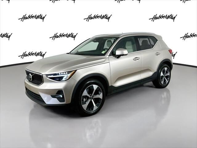 2023 Volvo XC40 B5 Plus Bright Theme