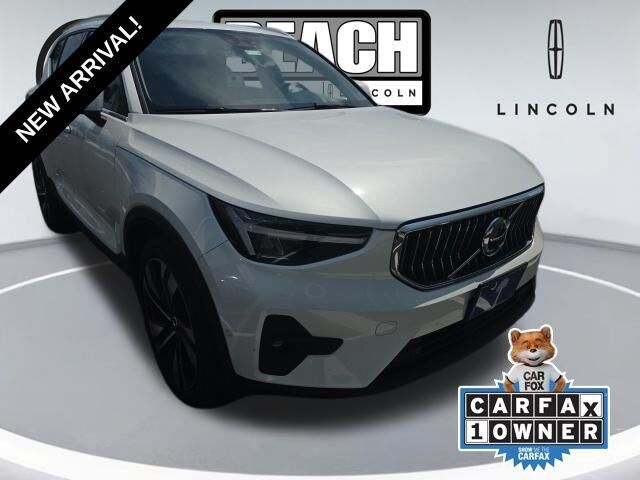2023 Volvo XC40 B5 Plus Bright Theme — photo 1 of 13