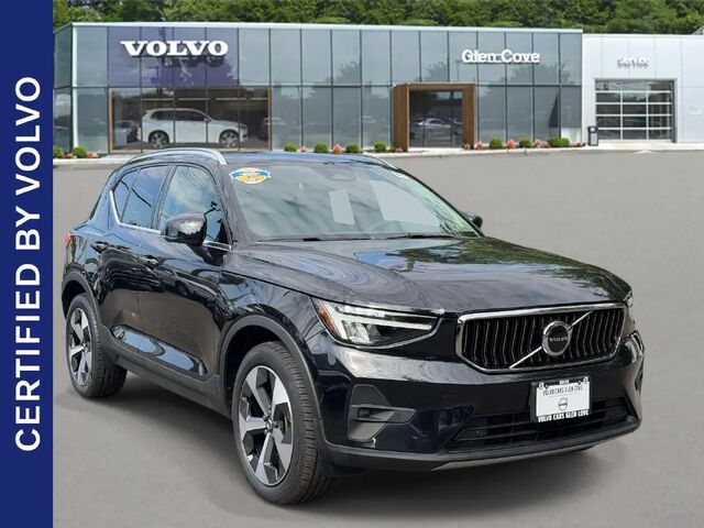 2023 Volvo XC40 B5 Plus Bright Theme