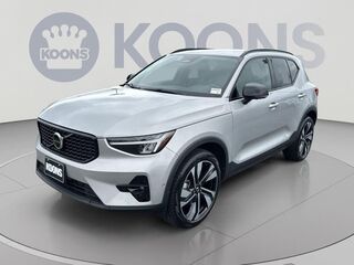 2023 Volvo XC40 B5 Plus Dark Theme