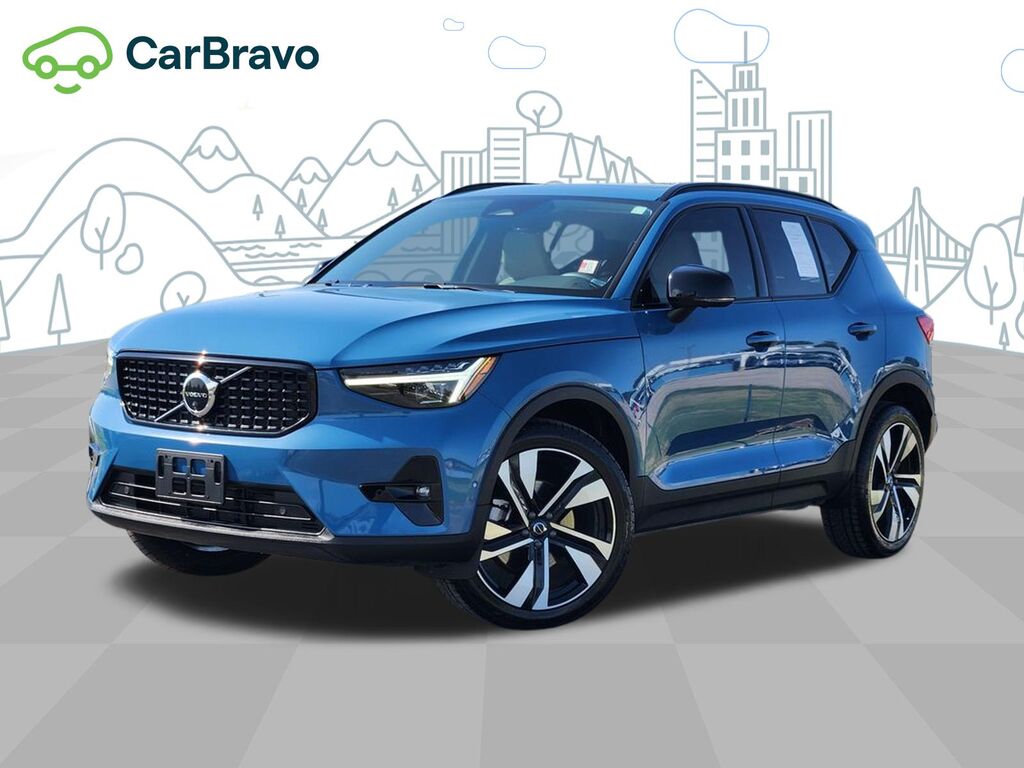 2023 Volvo XC40 B5 Ultimate Dark Theme — photo 1 of 6