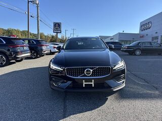 2025 Volvo V60 Cross Country PLUS
