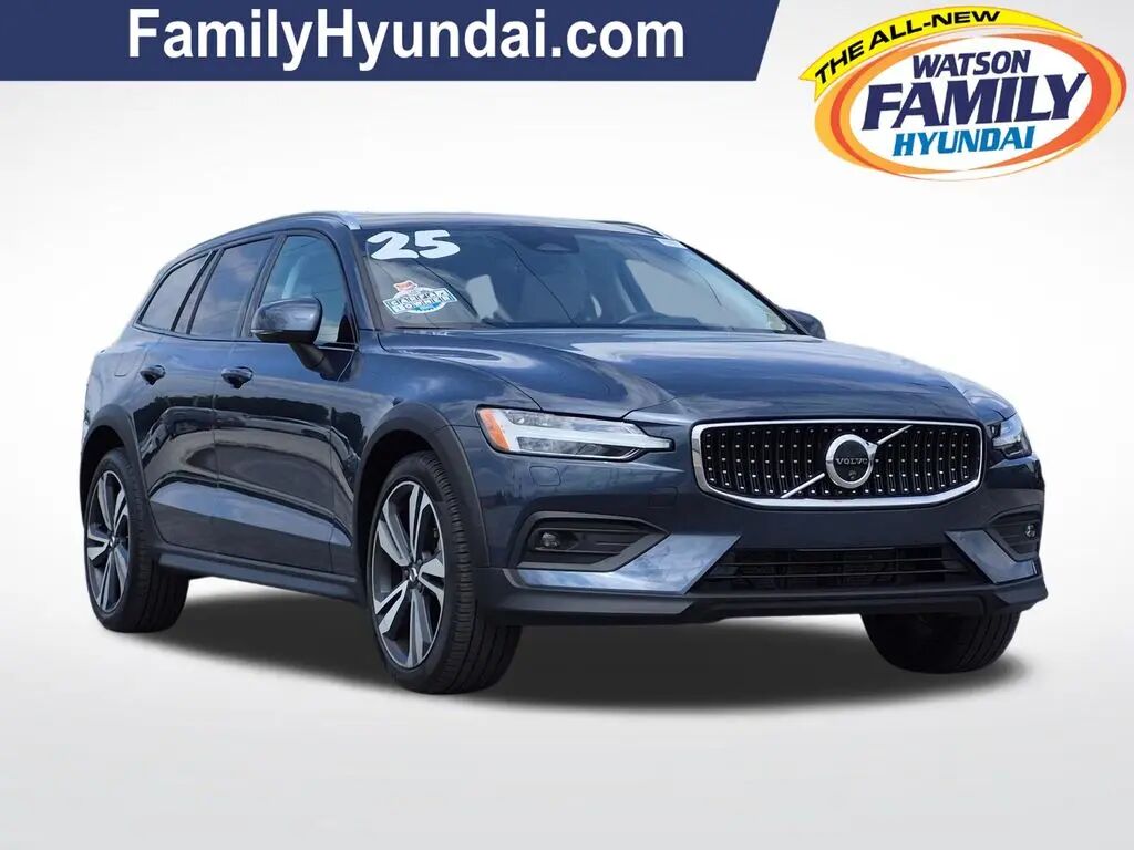 2025 Volvo V60 Cross Country B5 Plus — photo 1 of 13
