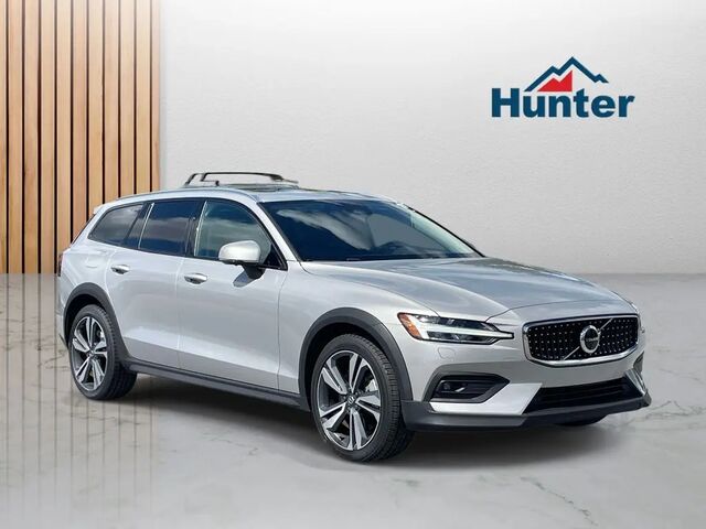 2025 Volvo V60 Cross Country B5 Plus