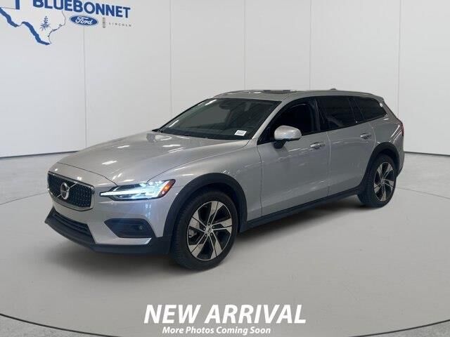 2025 Volvo V60 Cross Country B5 Plus