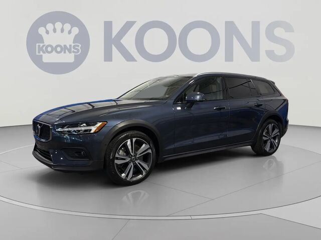 2025 Volvo V60 Cross Country B5 Plus