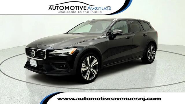 2025 Volvo V60 Cross Country B5 Plus