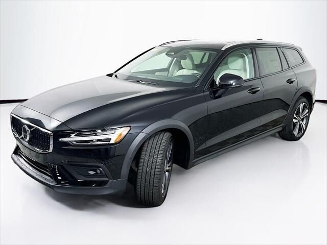 2026 Volvo V60 Cross Country B5 Plus