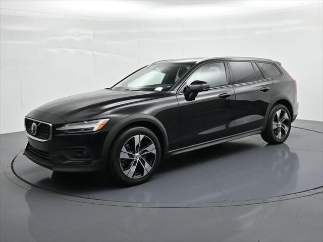 2024 Volvo V60 Cross Country B5 Plus