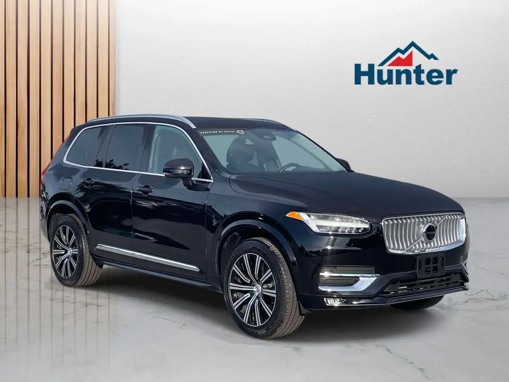2025 Volvo XC90 B5 Core Bright Theme — photo 1 of 13