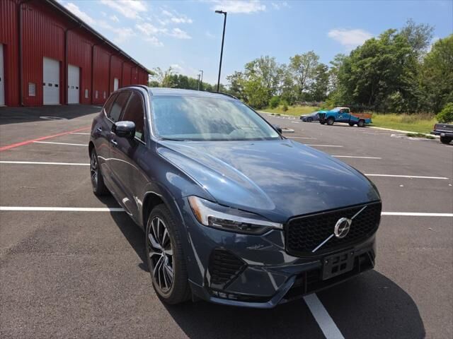 2025 Volvo XC60 B5 Plus Dark Theme