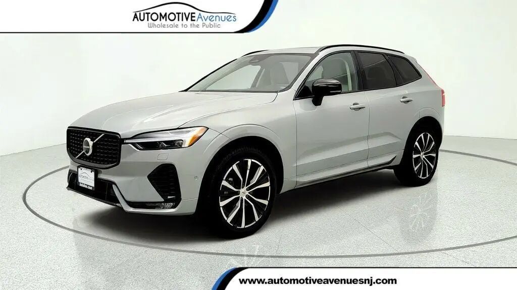 2025 Volvo XC60 B5 Plus Dark Theme — photo 1 of 13