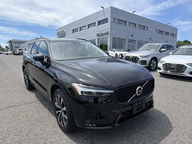 2025 Volvo XC60 B5 Plus Dark Theme — photo 1 of 10