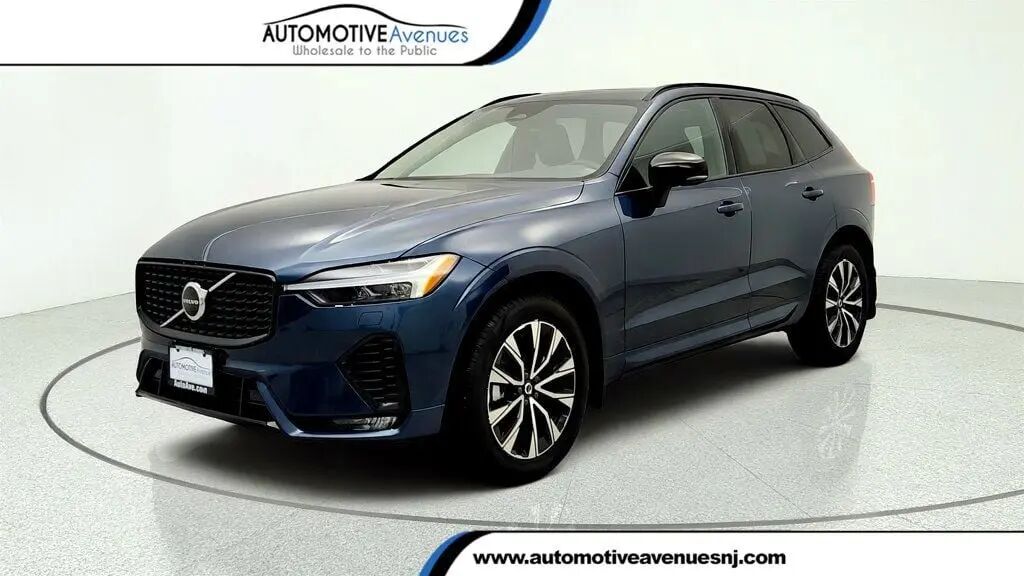2025 Volvo XC60 B5 Core Dark Theme — photo 1 of 26
