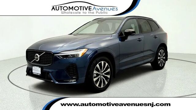 2025 Volvo XC60 B5 Core Dark Theme