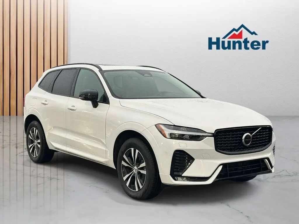 2025 Volvo XC60 B5 Core Dark Theme — photo 1 of 13