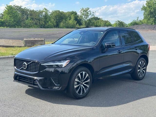 2025 Volvo XC60 B5 Core Dark Theme