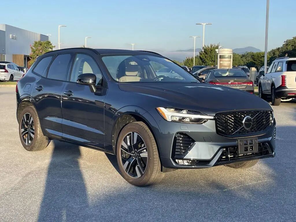 2026 Volvo XC60 B5 Core — photo 1 of 13