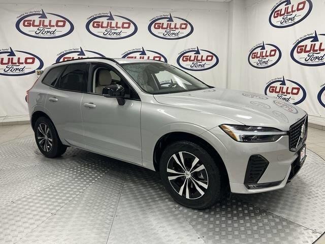 2025 Volvo XC60 B5 Core Dark Theme