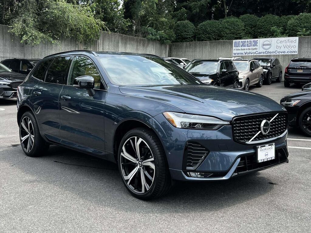 2025 Volvo XC60 B5 Ultra Dark Theme — photo 1 of 52