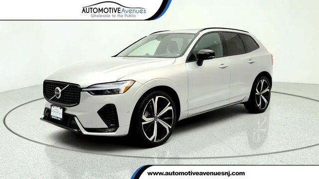 2025 Volvo XC60 B5 Ultra Dark Theme