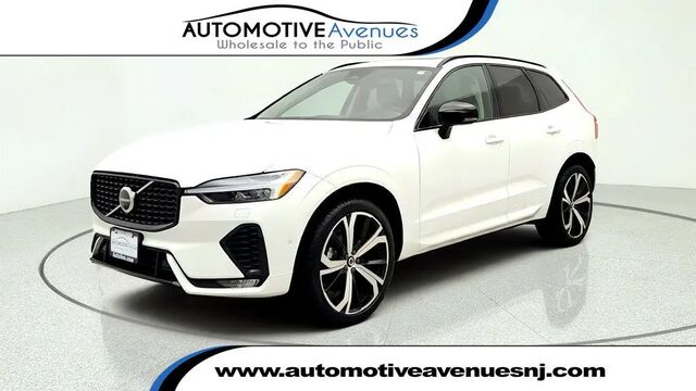 2025 Volvo XC60 B5 Ultra Dark Theme