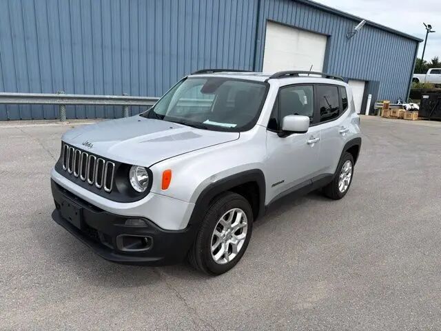 2017 Jeep Renegade Latitude — photo 1 of 3