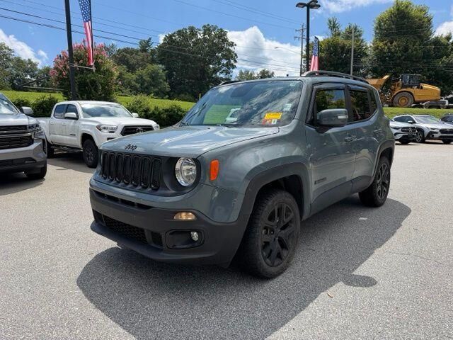 2018 Jeep Renegade Latitude — photo 1 of 11