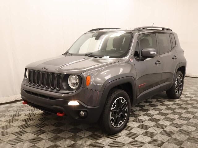 2017 Jeep Renegade Trailhawk — photo 1 of 26