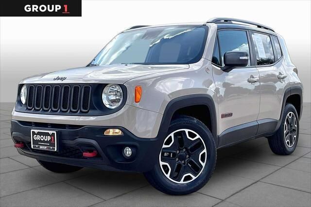 2015 Jeep Renegade Trailhawk — photo 1 of 13