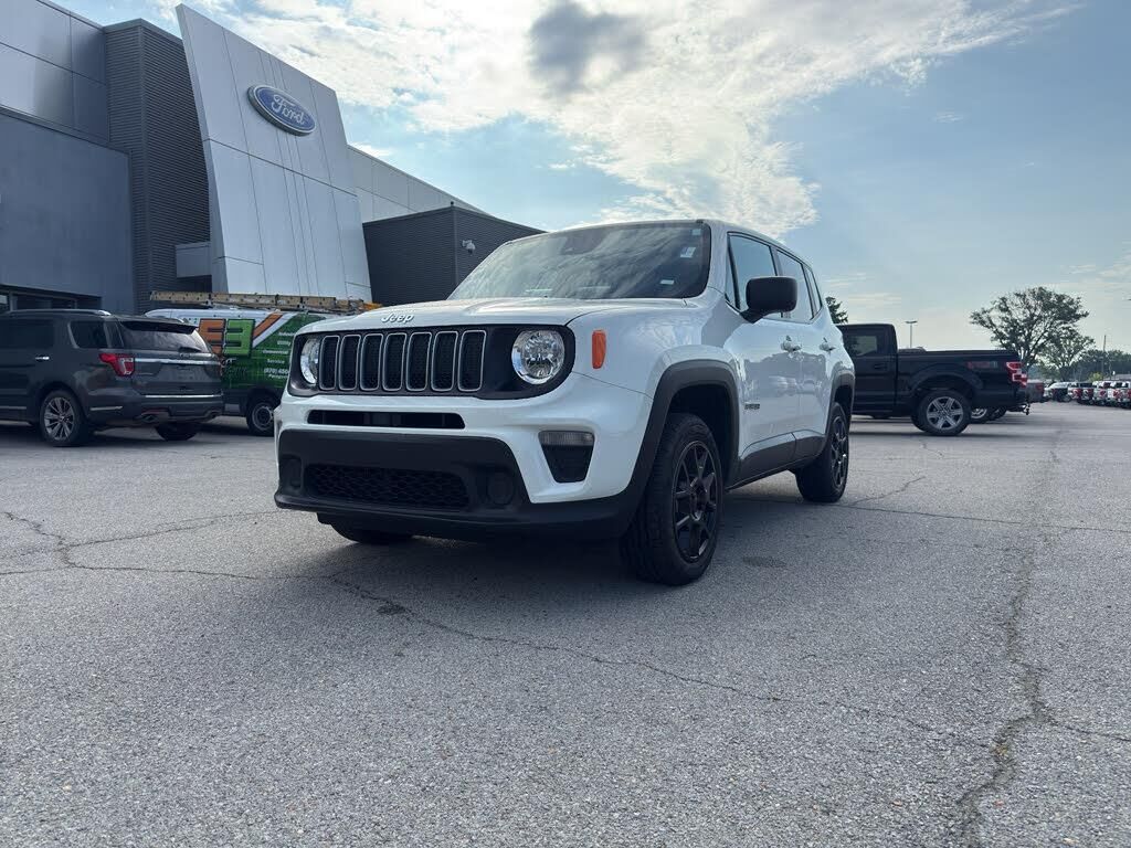 2023 Jeep Renegade Latitude — photo 1 of 1