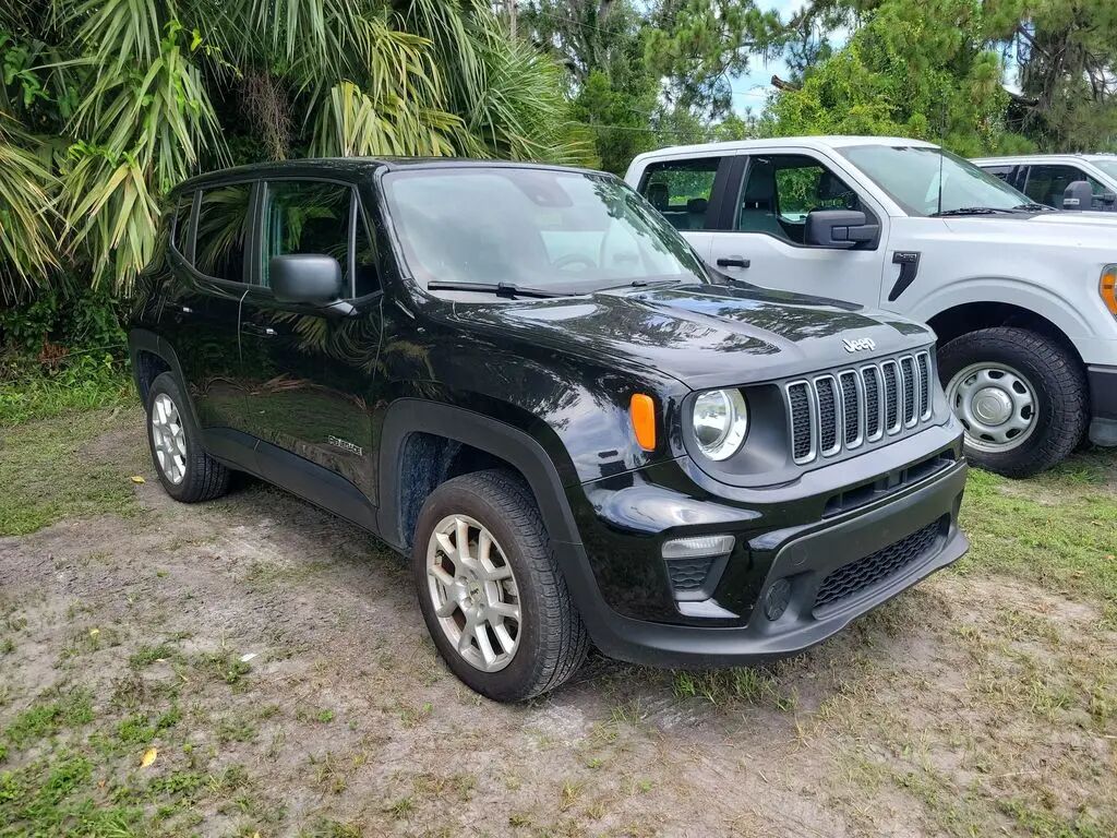 2023 Jeep Renegade Latitude — photo 1 of 27
