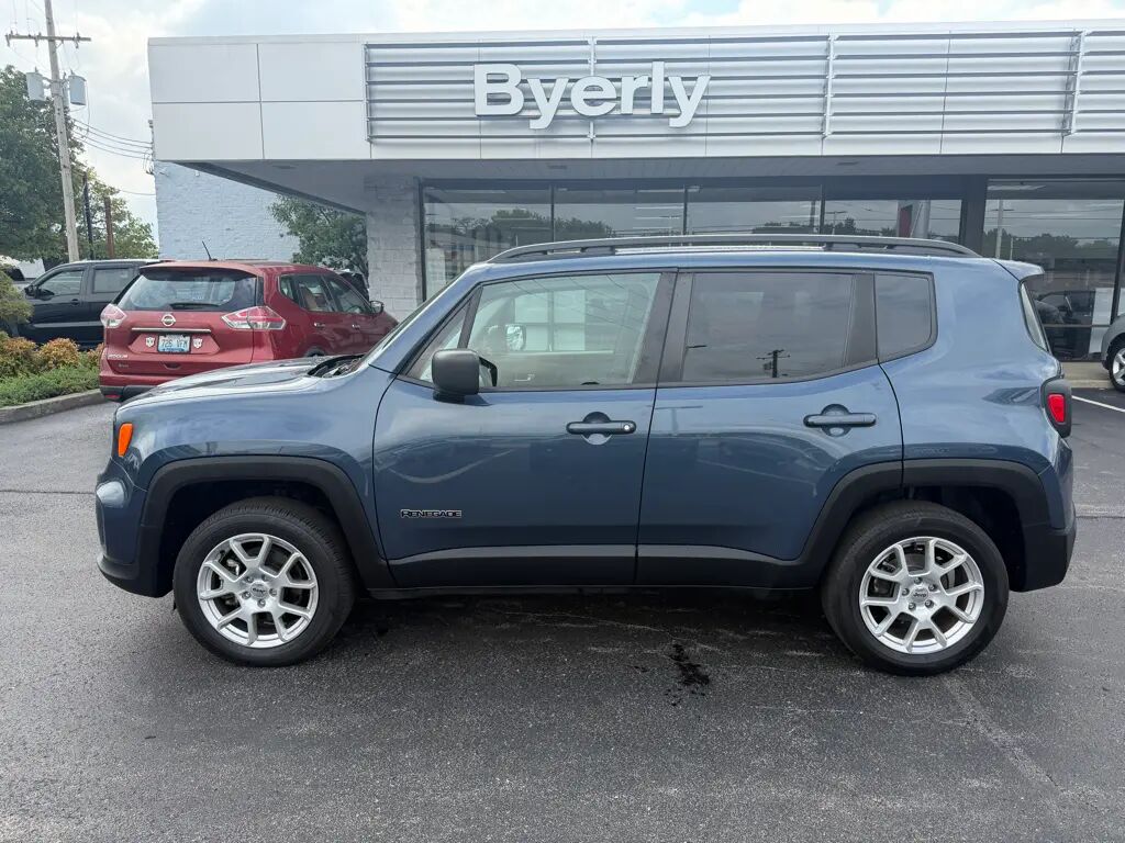 2023 Jeep Renegade Latitude — photo 1 of 13