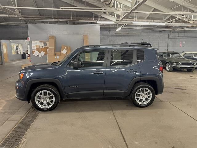 2023 Jeep Renegade Latitude — photo 1 of 11