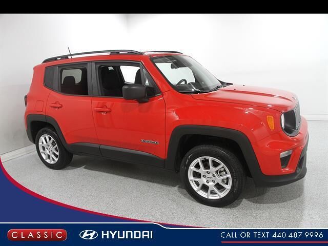 2023 Jeep Renegade Latitude — photo 1 of 13