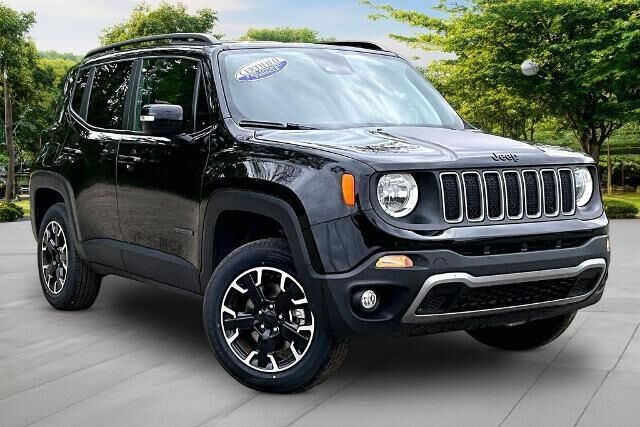 2023 Jeep Renegade Latitude — photo 1 of 13