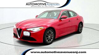 2018 Alfa Romeo Giulia AWD w/ Dual-Pane Sunroof & Cold Weather Pkg